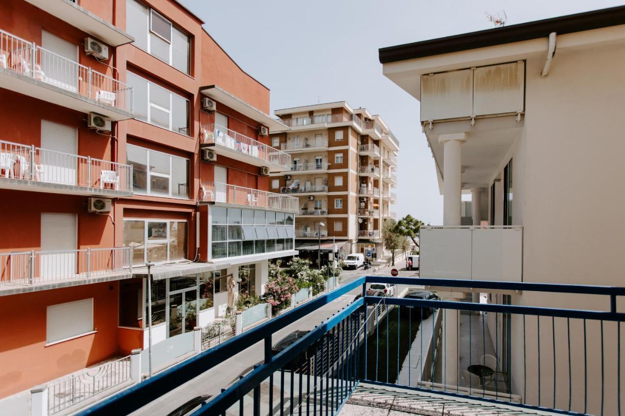 Hotel Edward Bellaria-Igea Marina Bagian luar foto
