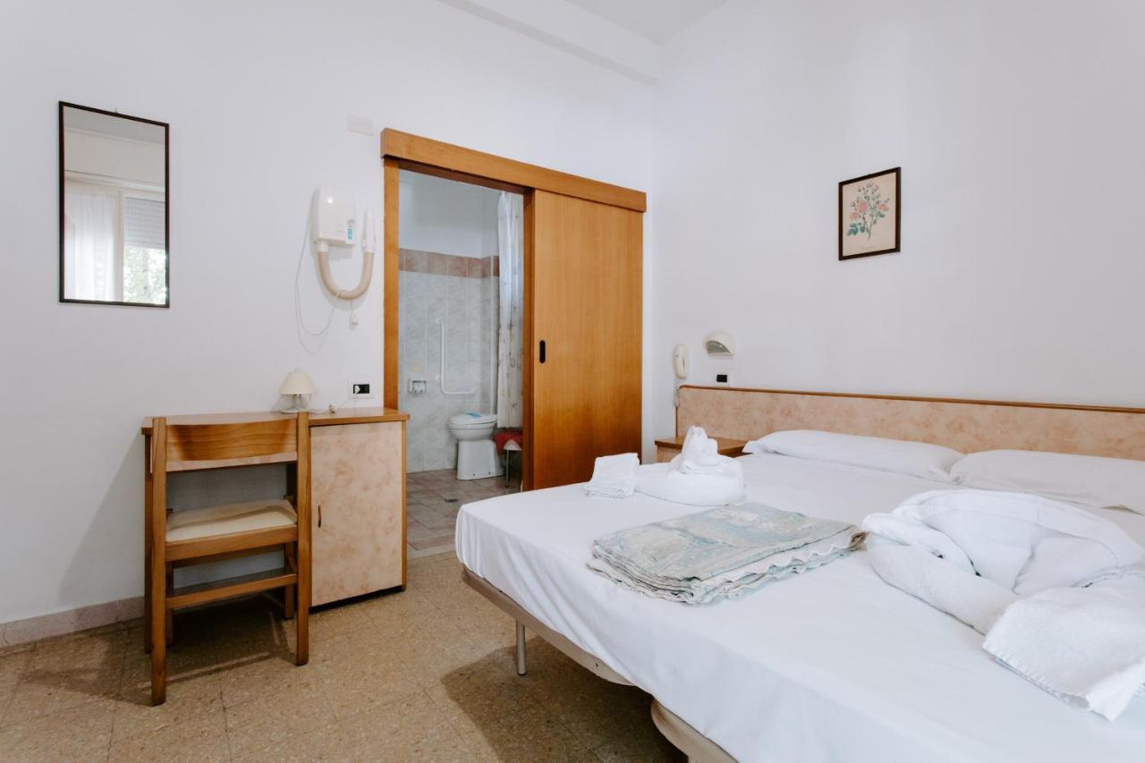 Hotel Edward Bellaria-Igea Marina Bagian luar foto