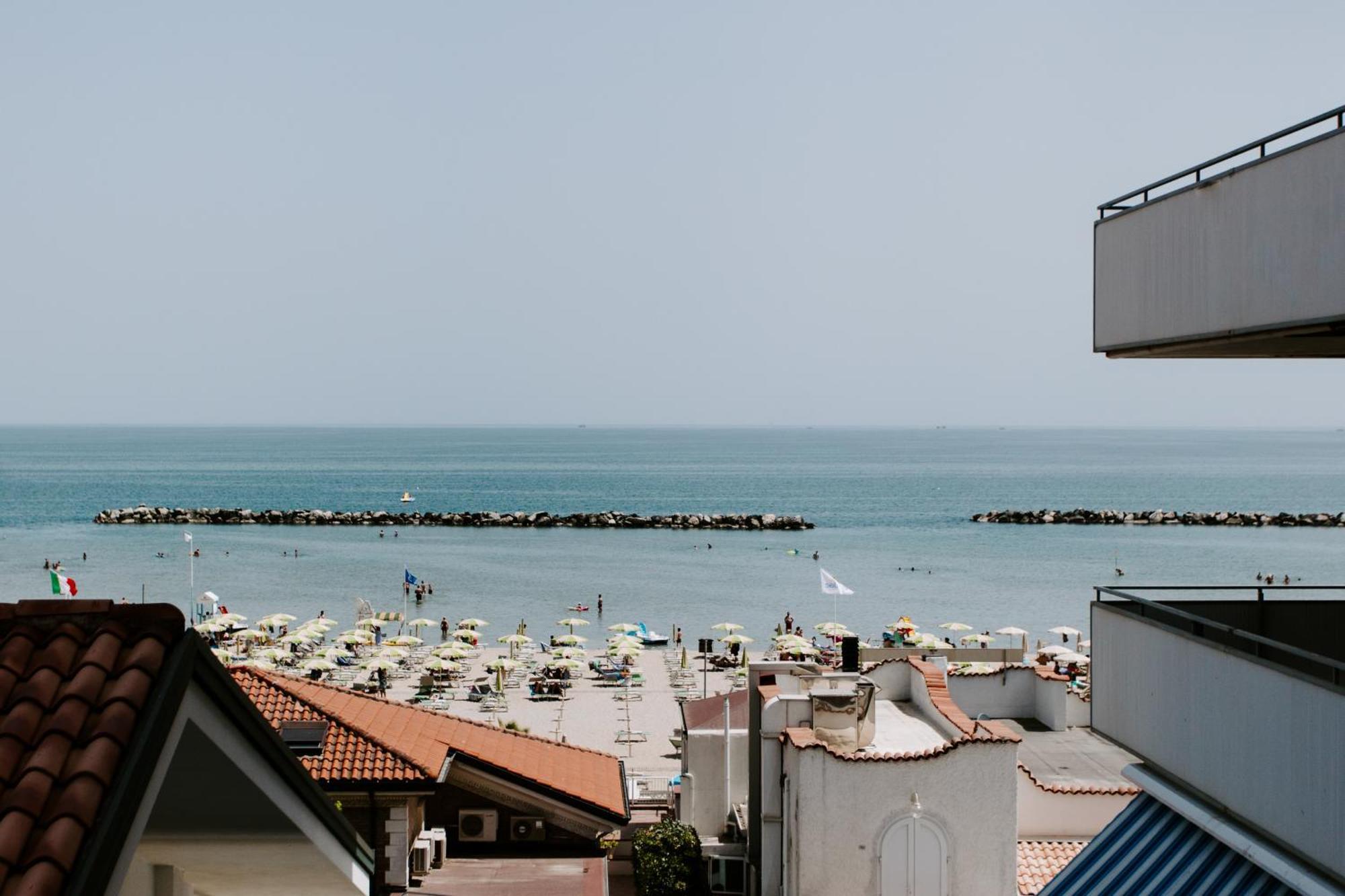 Hotel Edward Bellaria-Igea Marina Bagian luar foto