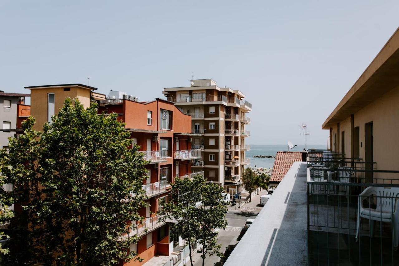 Hotel Edward Bellaria-Igea Marina Bagian luar foto