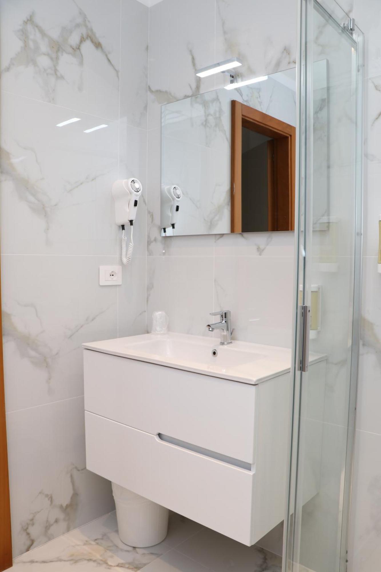 Hotel Edward Bellaria-Igea Marina Bagian luar foto