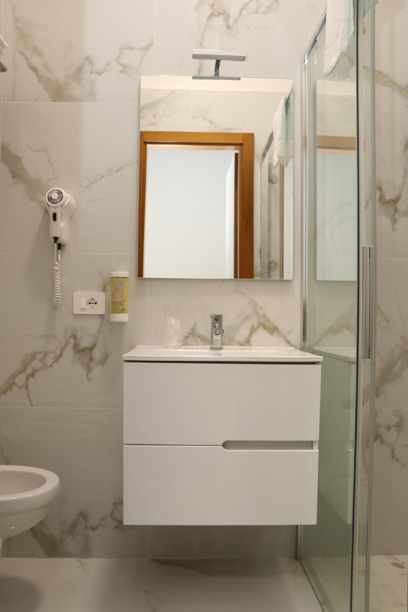 Hotel Edward Bellaria-Igea Marina Bagian luar foto