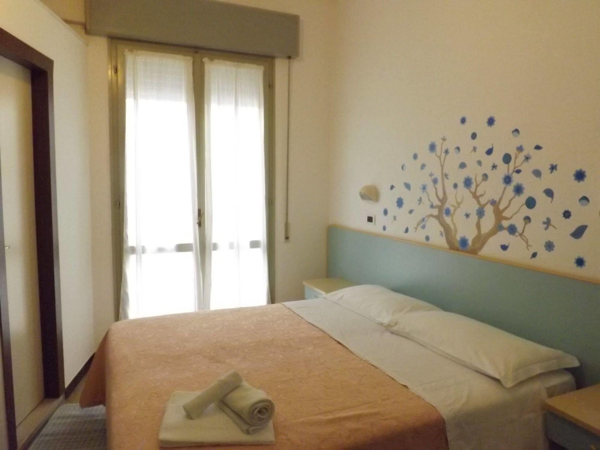 Hotel Edward Bellaria-Igea Marina Bagian luar foto