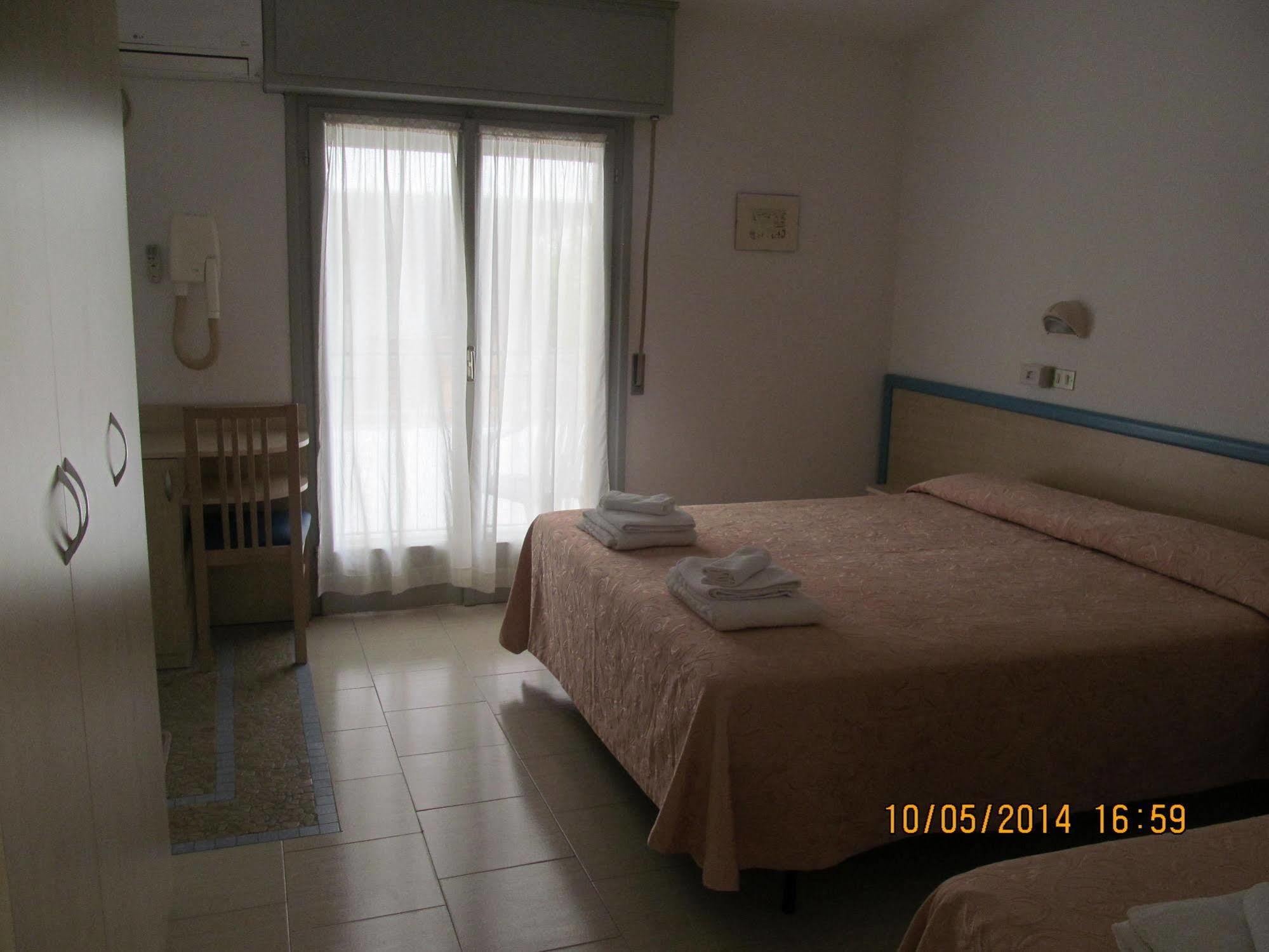 Hotel Edward Bellaria-Igea Marina Bagian luar foto