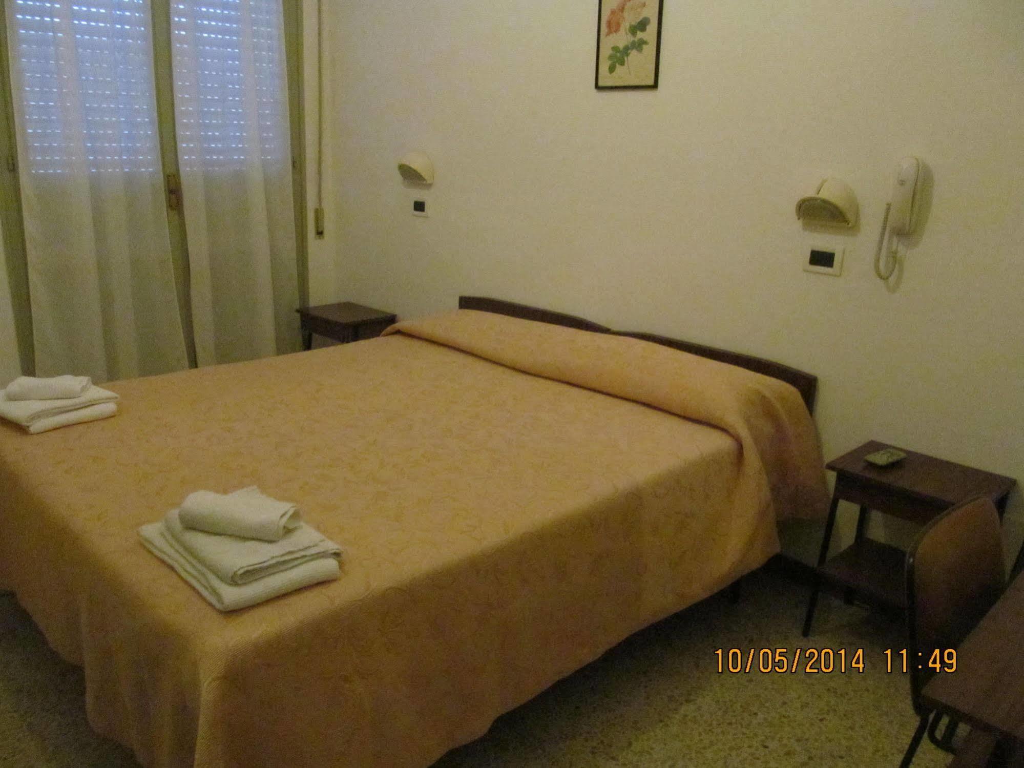 Hotel Edward Bellaria-Igea Marina Bagian luar foto