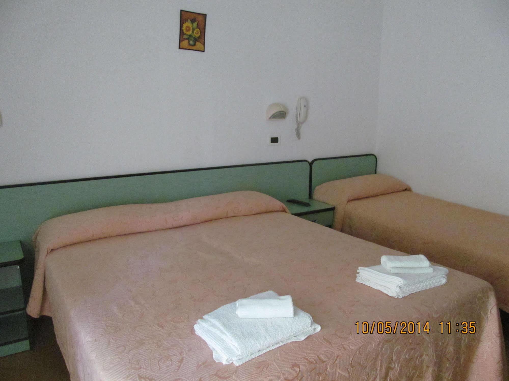 Hotel Edward Bellaria-Igea Marina Bagian luar foto
